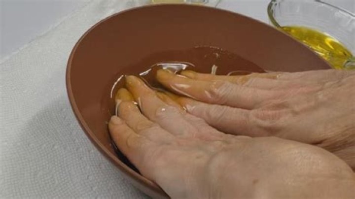 DIY Scrubs, Soaks + Masks For Weak, Dry + Rough Hands & Nails