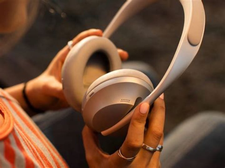 Do the Bose Noise Cancelling Headphone 700 support advanced audio codecs?