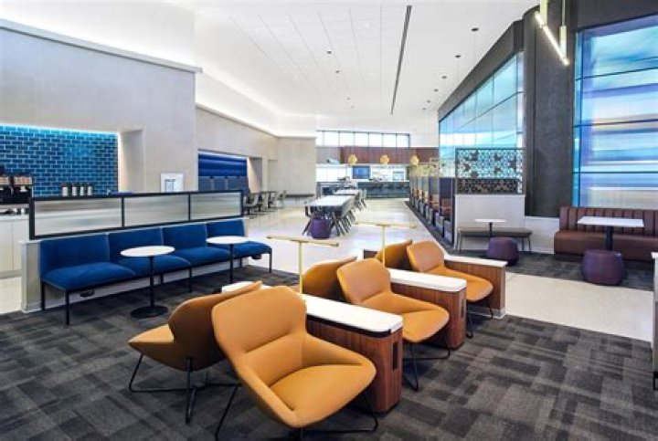 Does Newark Airport Have a Hotel Attached?