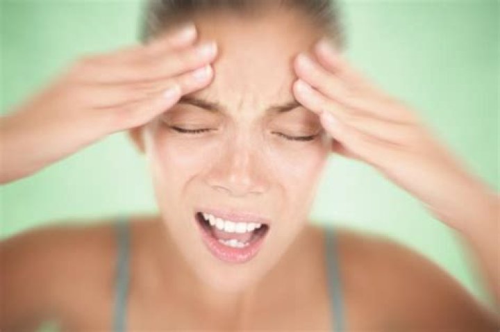 Dolor de cabeza detrás de los ojos: causas y tratamiento