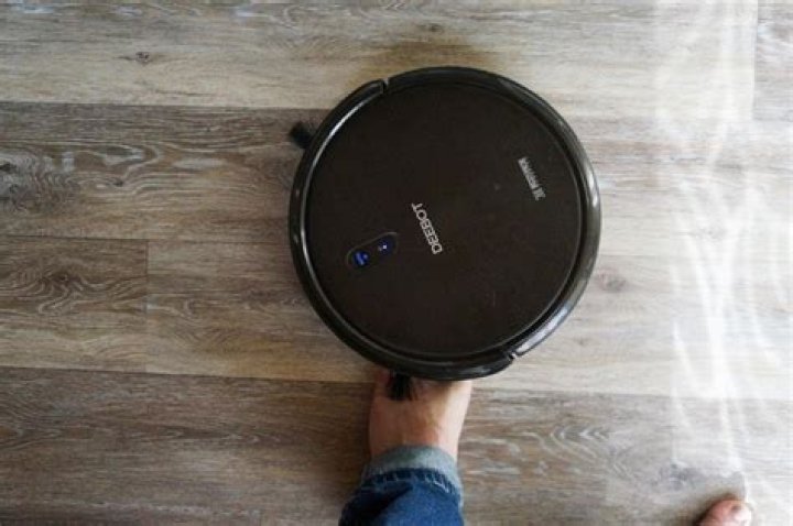 Ecovacs Deebot N79S Review: Keeps your house clean with some tradeoffs