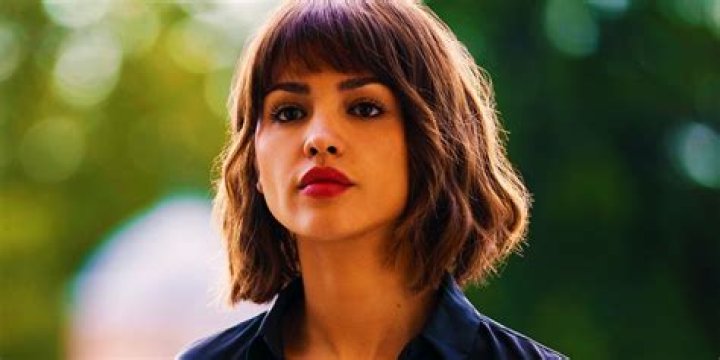 Eiza González on '3 Body Problem' & Dating in Hollywood