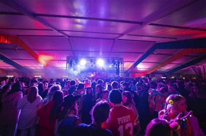 Eklat in Köln: Konzert nach Publikumspöbelei unterbrochen