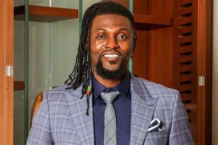 El vídeo de Adebayor que genera polémica en las redes: 