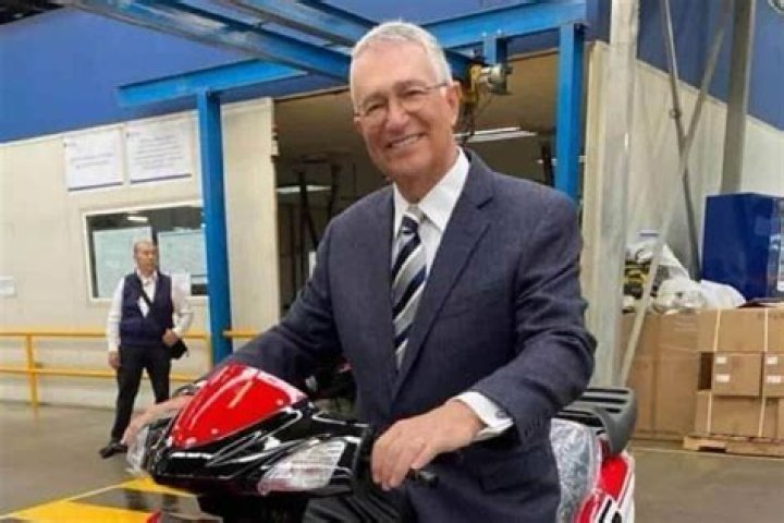 ¡Elektra liquida motos Italika! Ricardo Salinas Pliego las pone en remate