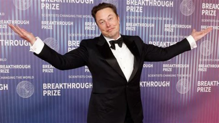 Elon Musk height, weight, age, body stats