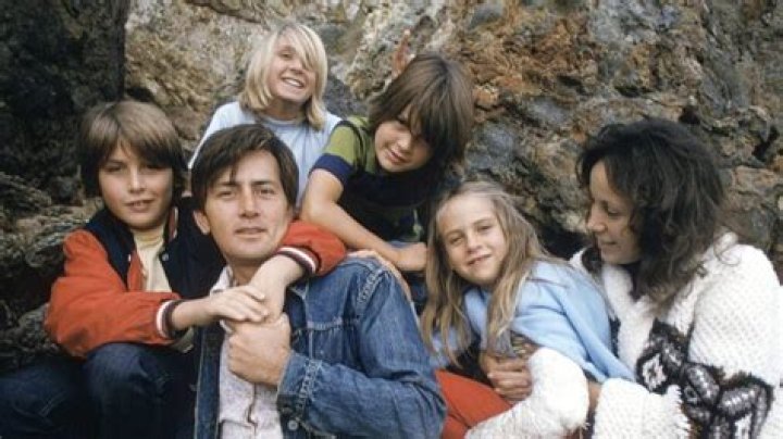 Emilio Estevez Wife: A Deep Dive Into Love And Life