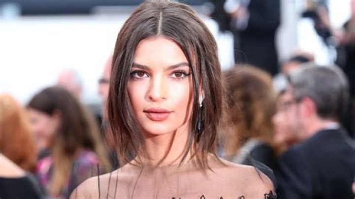 Emily Ratajkowski Claims the Fashion Industry Doesn't Like Her Boobs
