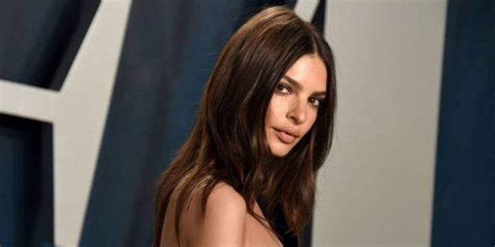 Emily Ratajkowski Performed a TikTok Dance in an Underboob-Baring Crop Top