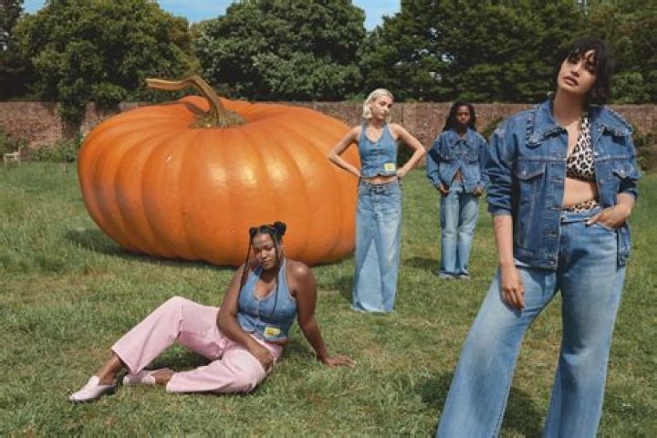Emma Chamberlain Wore the New Ganni x Levi's Collection