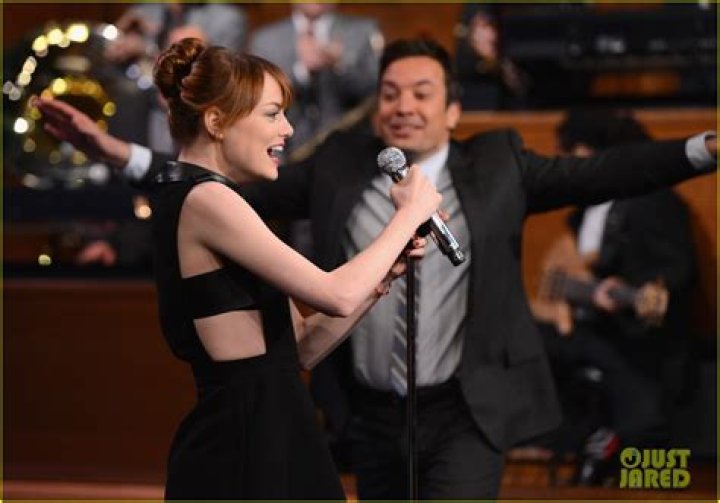 Emma Stone Lip Synchs with Jimmy Fallon