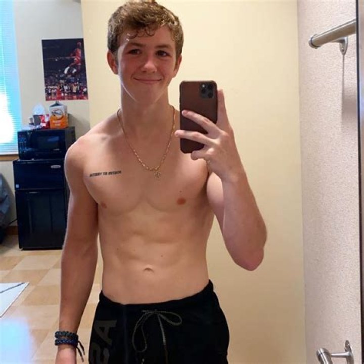 Ethan Wacker Height, Weight, Age, Body Stats
