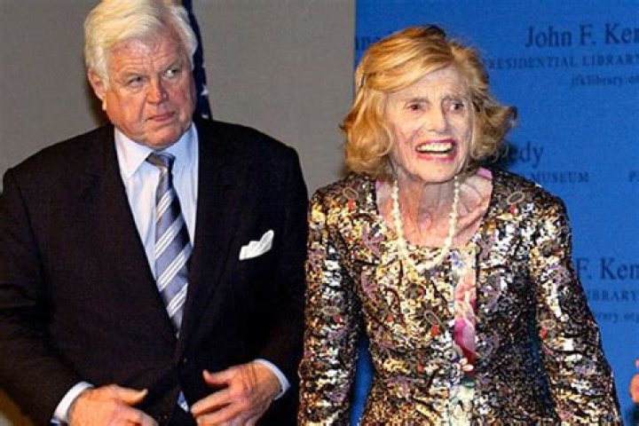 Eunice Kennedy Shriver dies at 88