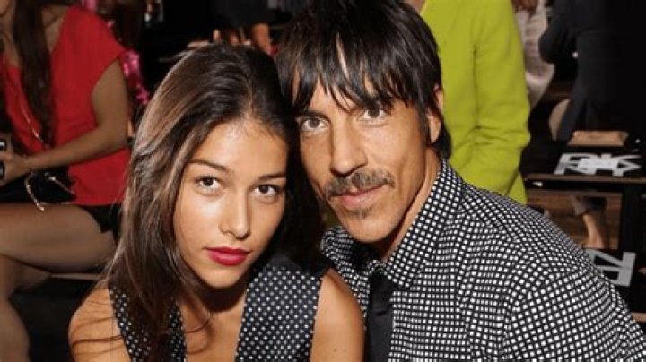 Exploring The Age Gap: Anthony Kiedis And His Girlfriend