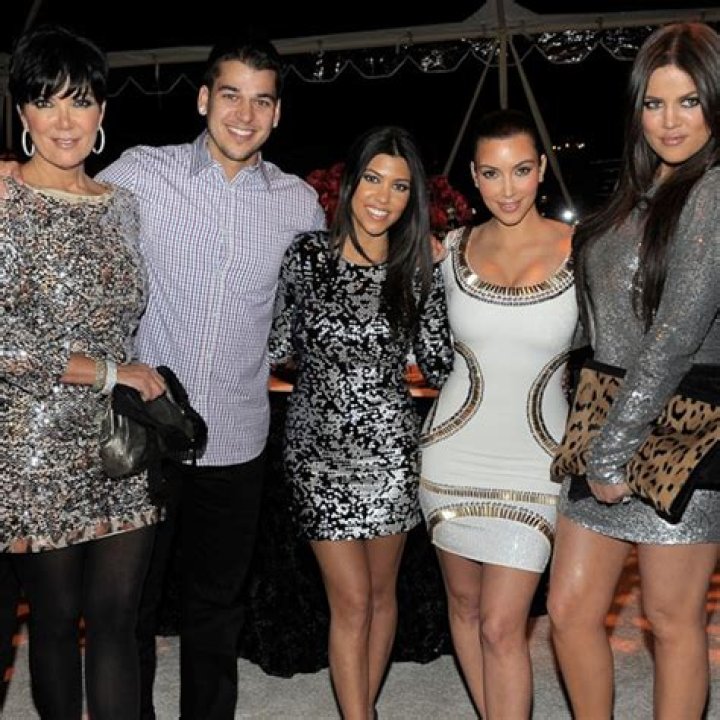 Family Interventions Not Enough To Save Rob Kardashian From Troubles, Weight Gain? Kris Jenner's Only Boy 'In A Dark Place'