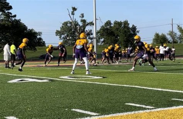 Football Recruiting | Edna Karr High School