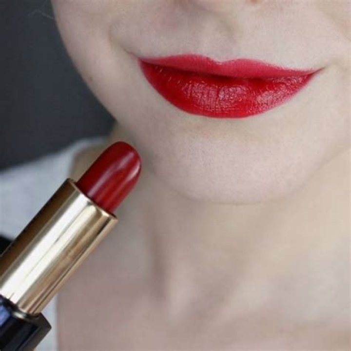 Found It! Zoe Saldana's Garnet Red Lipstick