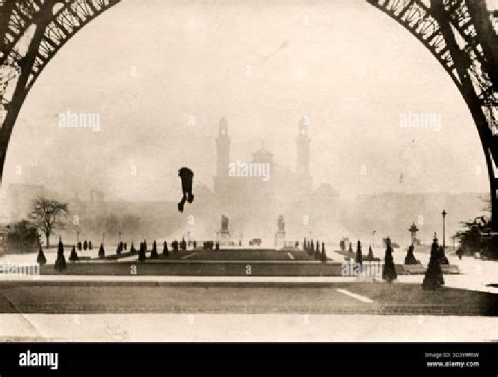 Franz Reichelt Death Video From Eiffel Tower In First Ever Parachute Suit Test