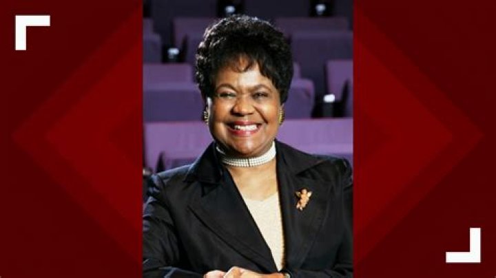 Fulton Commissioner Emma Darnell dies after decades of service