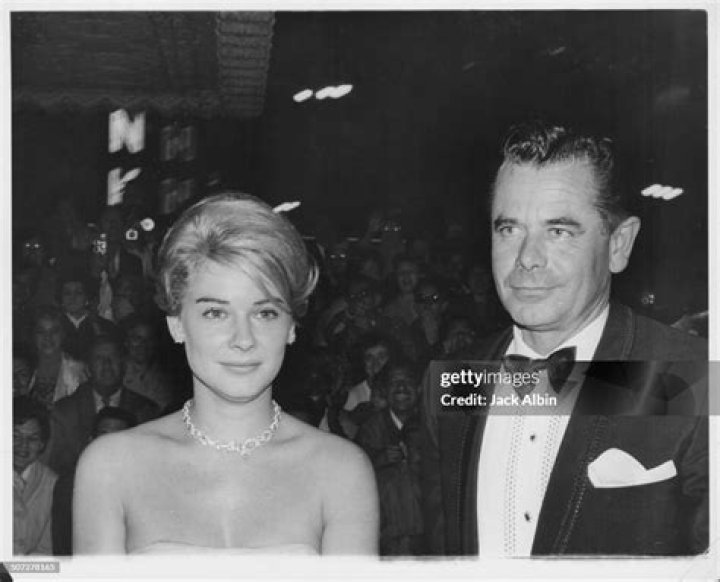 Glenn Ford and Hope Lange