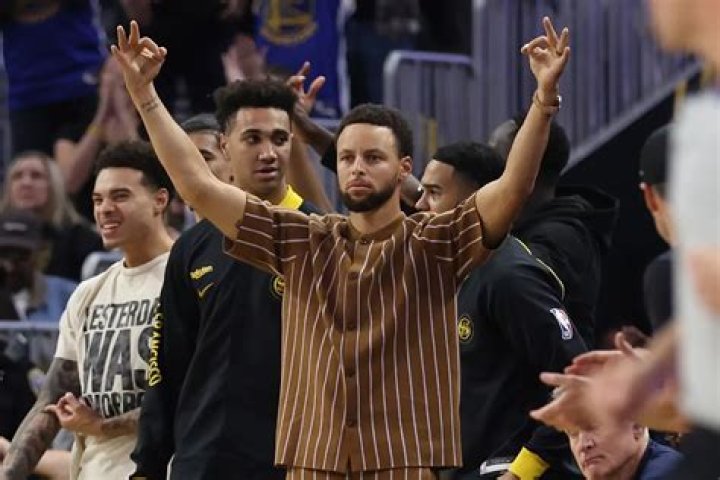 Golden State Warriors offer Stephen Curry update after MRI on his right knee injury