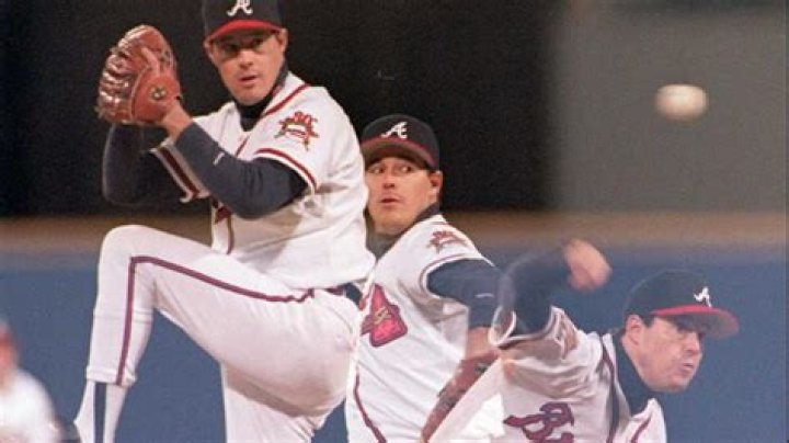 Greg Maddux Braves World Series glove sells for thousands