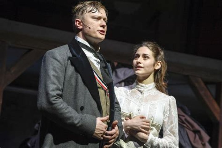 Hamlet – Jan-Christoph Gockel inszeniert den Shakespeare-Klassiker als Illusions-Tragödie