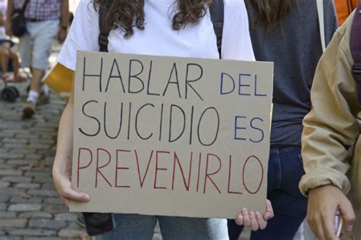 ¿Hay que hablar de suicidio en caso de suicidio?