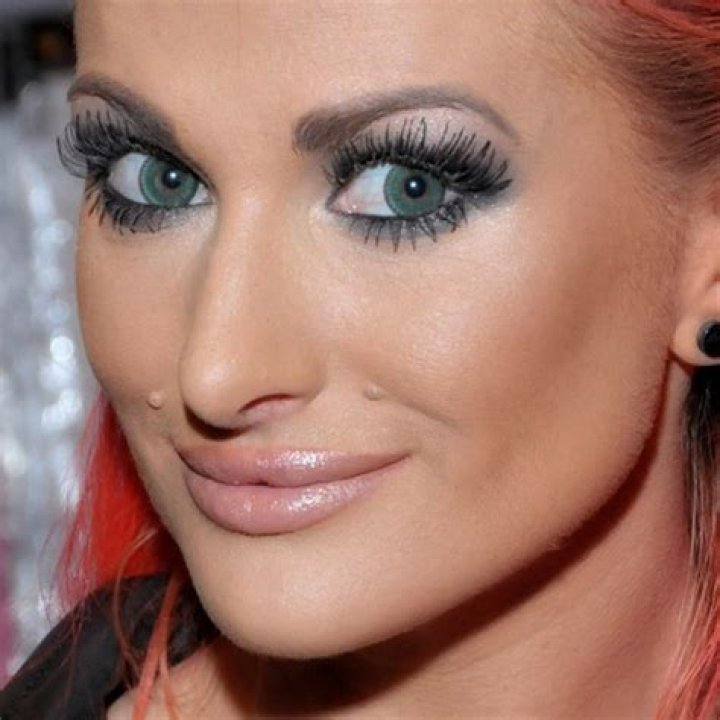 Heidi Shepherd's Makeup Photos & Products