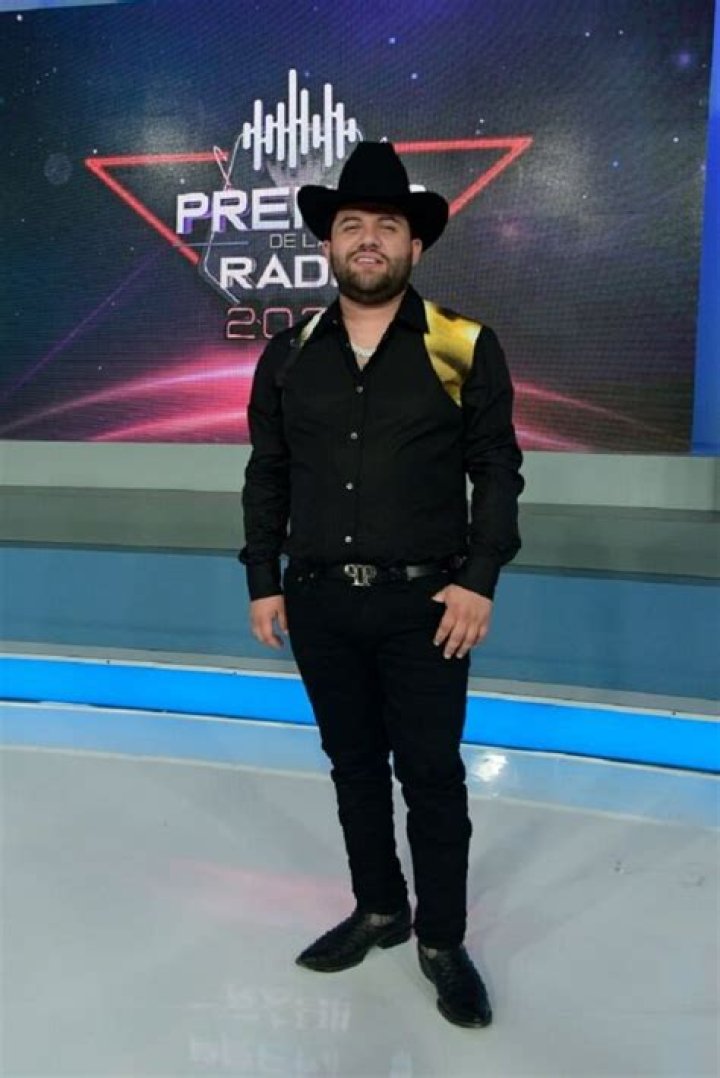 Height Of Luis R Conriquez: Discovering The Talented Singer's Stature