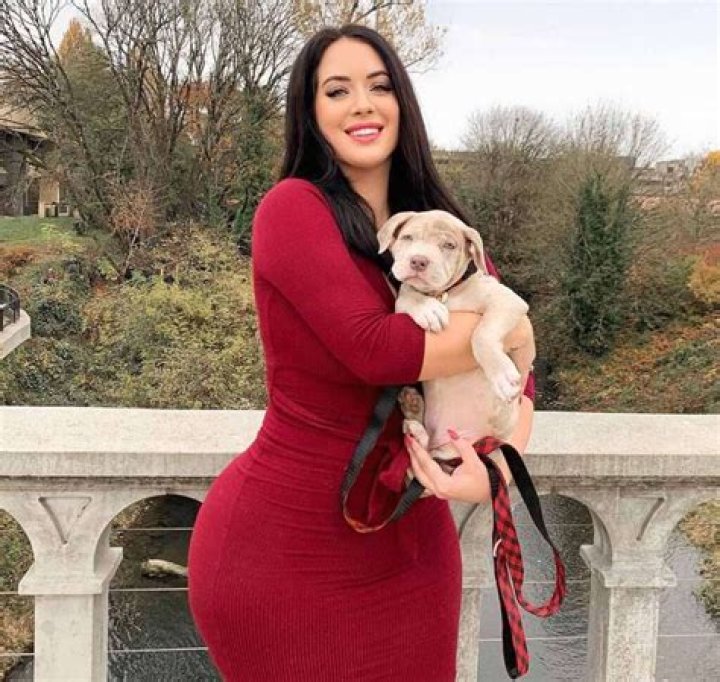 Holly Luyah Wiki, Height, Age, Family, Facts, Net Worth, Bio