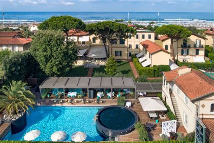 Hotel Byron Review, Tuscany | Travel