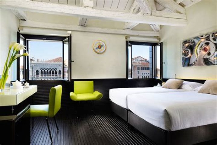 Hotel L'Orologio Review, Venice, Italy
