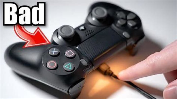 How can I tell if my DualShock 4 is charging?