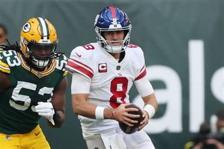 How Daniel Jones, battered and bloody, led undermanned Giants to win vs. Packers