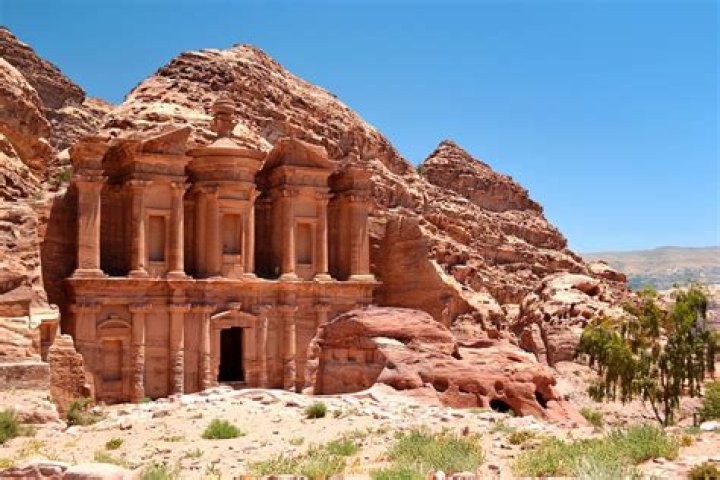 How do I recruit Petra?