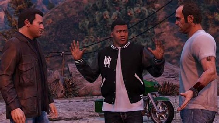 How do you access your photo gallery on GTA 5?