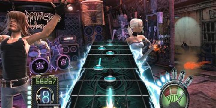 How do you trigger star power in Guitar Hero?