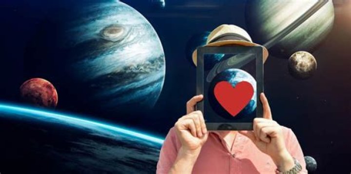 How Jupiter Retrograde & Last Quarter Moon Affect Love Horoscopes This Week