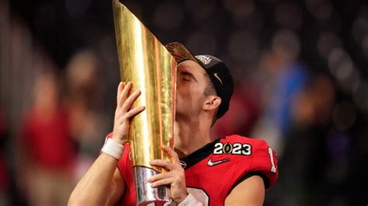 How many QBs have won back-to-back championships: Stetson Bennett