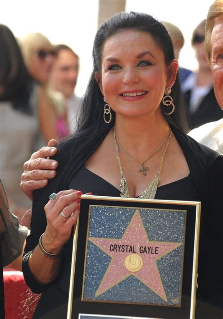 How Old Is Crystal Gayle And What Is Her Net Worth