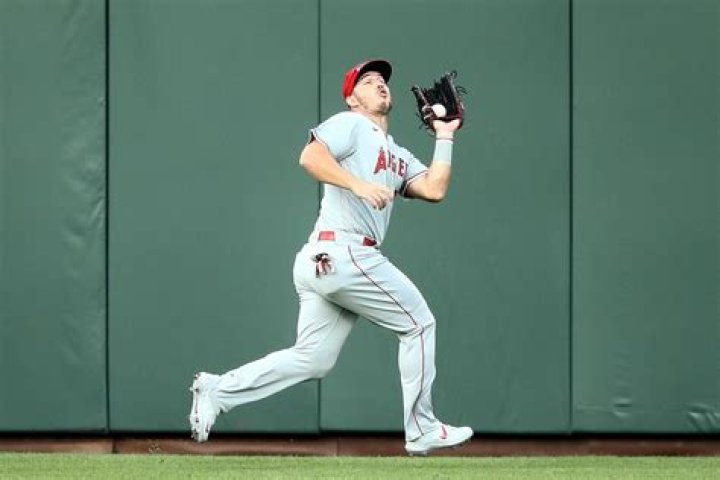 How social media helped Mike Trout get a jump on fixing his defensive jumps