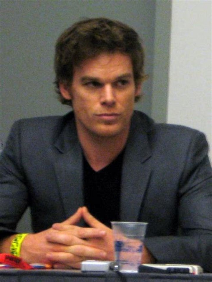 How Tall Is Michael C. Hall In Feet? A Comprehensive Analysis