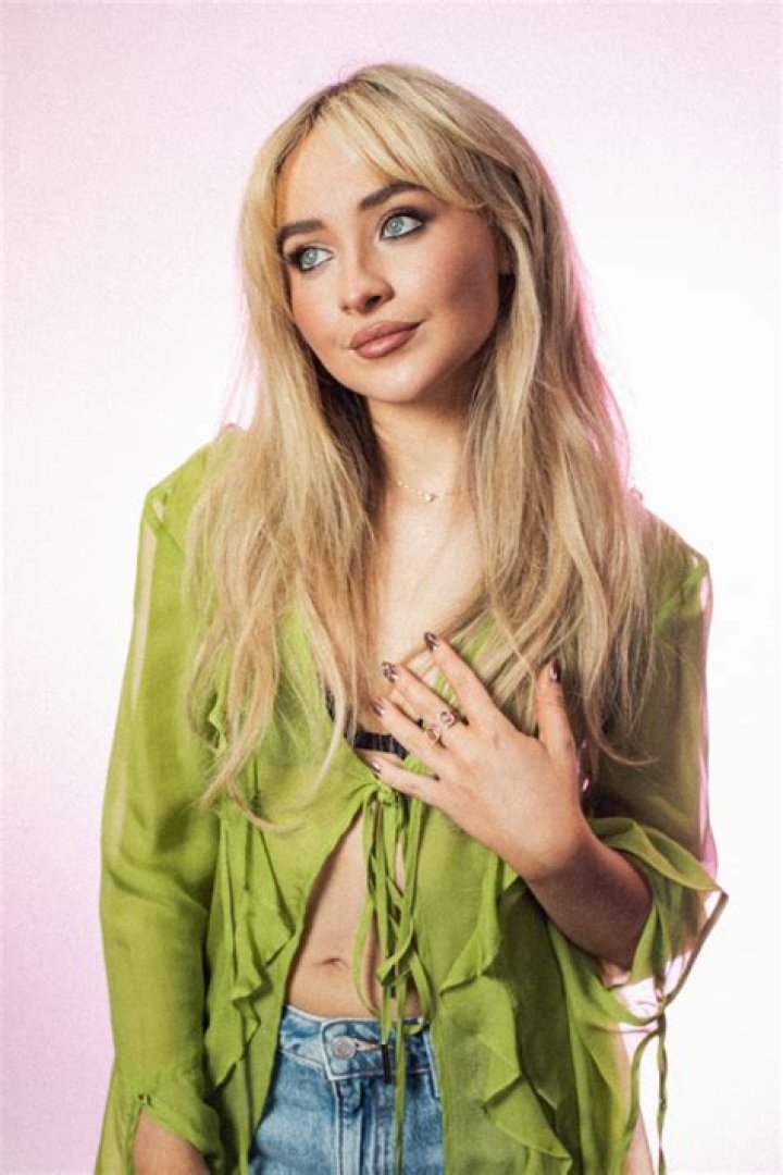 How Tall Is Sabrina Carpenter In Feet? Discovering The Height Of The Rising Star