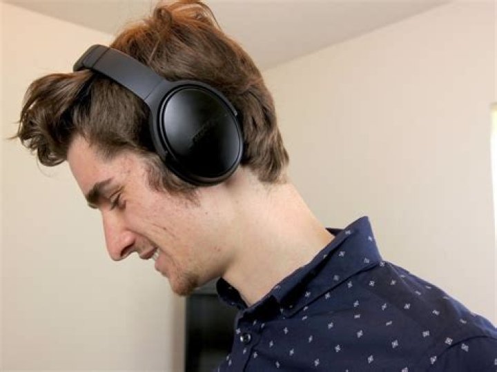 How to adjust or turn off noise-cancelling on Bose QC 35