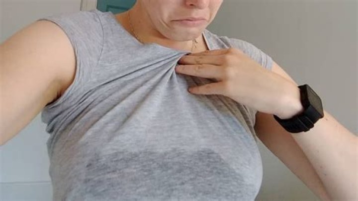 How To Beat Underboob Sweat So Your Boobs Stay Dry