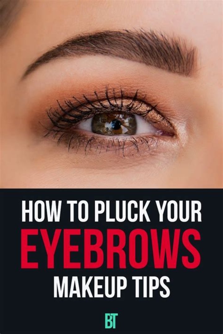How to Pluck Your Own Eyebrows, According to the Pros