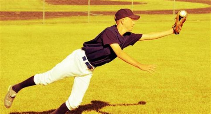 How to Teach a Kid to Catch With a Baseball Glove
