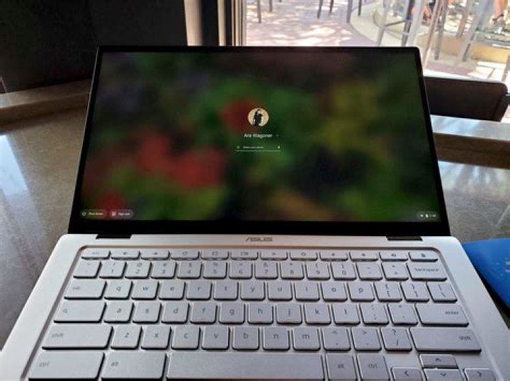 How to unlock your Chromebook with your Android phone via Smart Lock