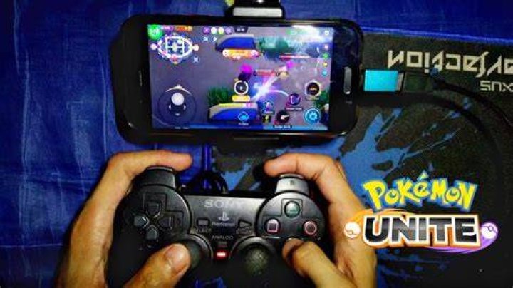 How to use a controller in Pokémon Unite on Android